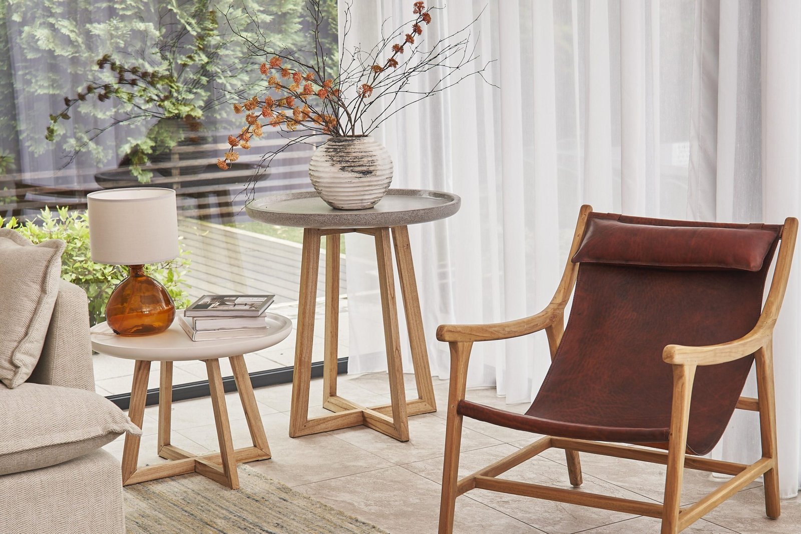 Meirion White Dish Lamp Table - Image 3