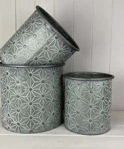 Set of 3 Embossed Daisy Pattern Planters